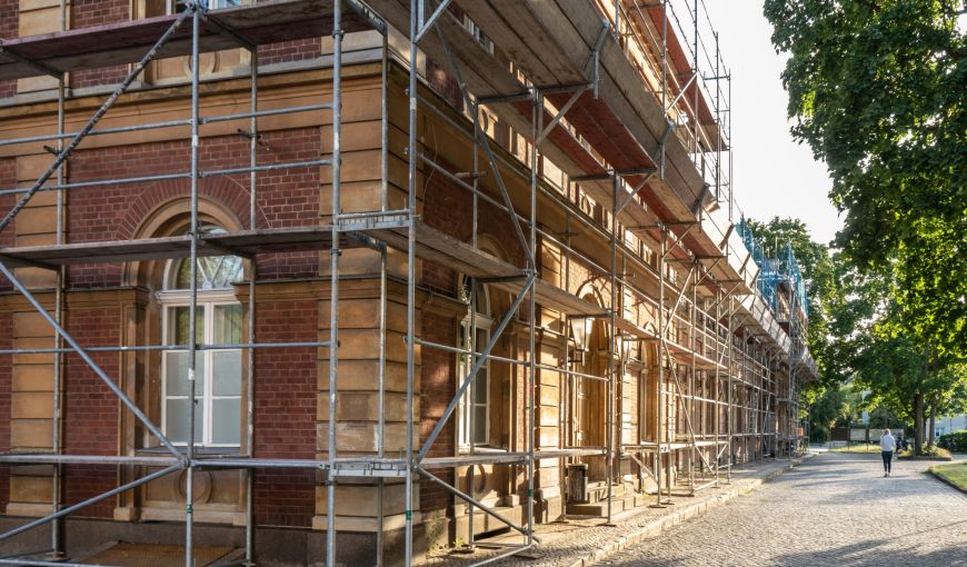 Facciata in ponteggi – edilizia pubblica